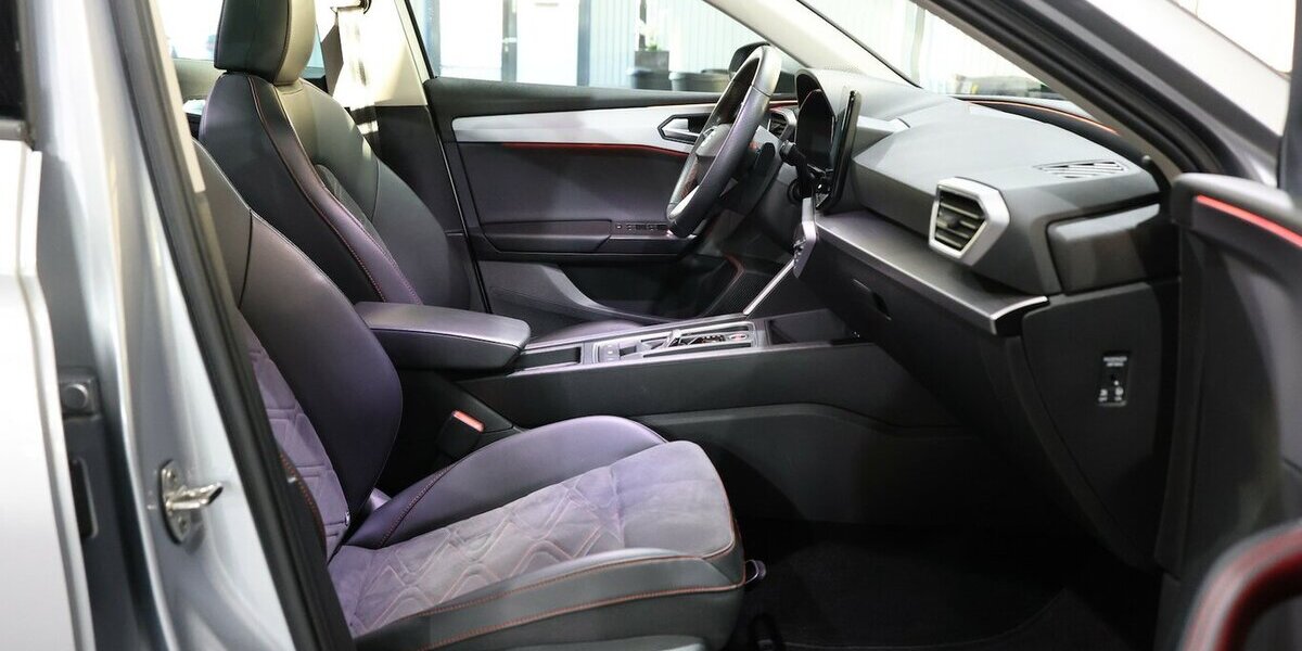 Seat Leon ST 2.0 TDI DSG FR-SPORT-PLUS / LED,PANORAMA 142.000 km 20.444 &euro; Hamm 59077