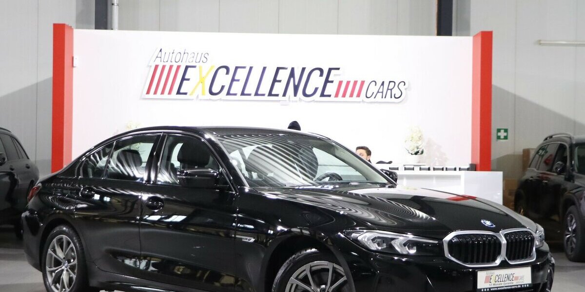 BMW 330e LIMOUSINE SHADOW CURVED+HEAD-UP, LED, H/K 46.000 km 30.444 &euro; Hamm 59077