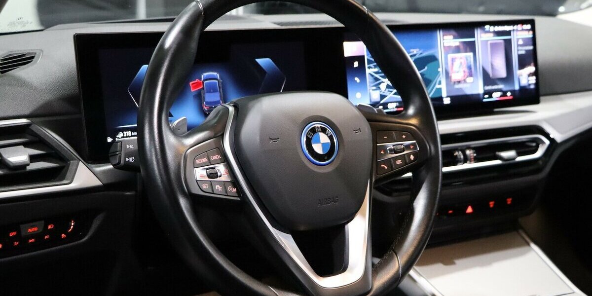 BMW 330e LIMOUSINE SHADOW CURVED+HEAD-UP, LED, H/K 46.000 km 30.444 &euro; Hamm 59077