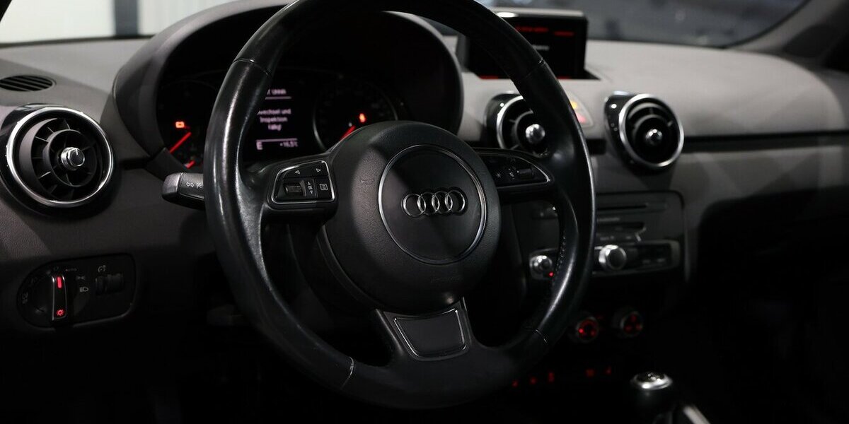 Audi A1 1.6 TDI SPORT WHITE / XENON, NAVI-MMI, LEDER 111.000 km 11.991 &euro; Hamm 59077