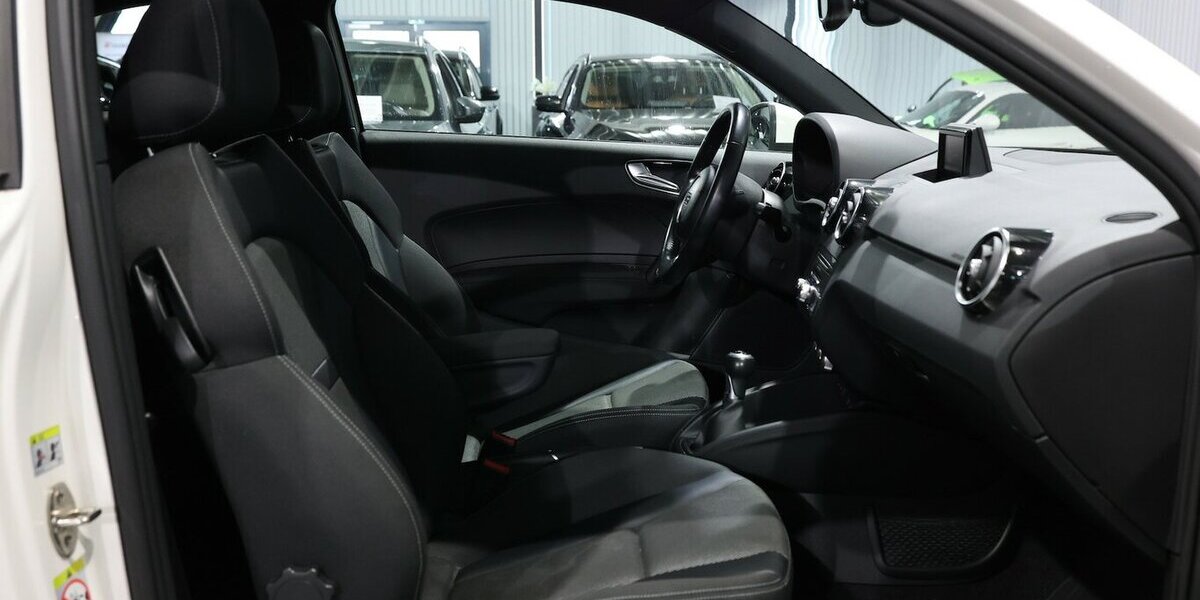 Audi A1 1.6 TDI SPORT WHITE / XENON, NAVI-MMI, LEDER 111.000 km 11.991 &euro; Hamm 59077