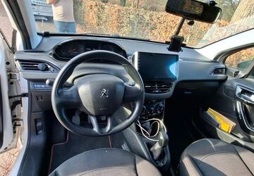 Peugeot 208 141.000 km 4.200 &euro; Ascheberg 59387