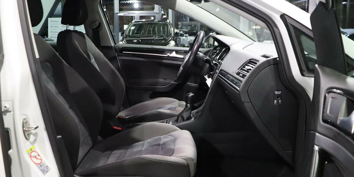 VW Golf VII 1.5 TSI HIGHLINE R-LINE SPORT BLACK LED 192.000 km 11.444 &euro; Hamm 59077