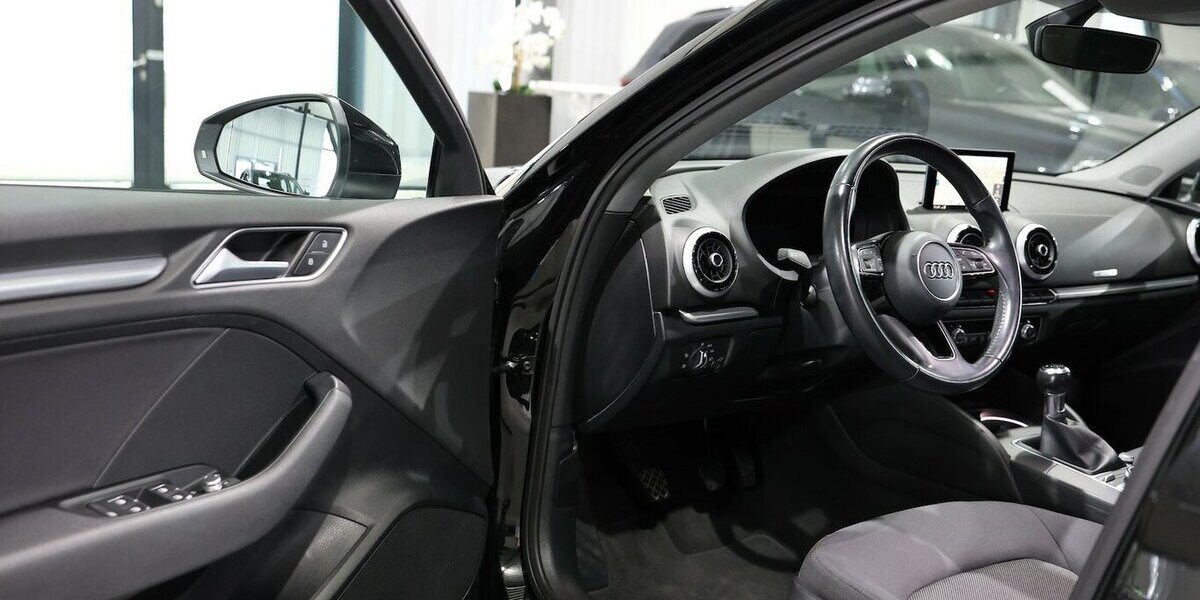 Audi A3 LIMOUSINE 1.4 TFSI BUSINESS / VIRTUAL-COCKPIT 119.000 km 15.993 &euro; Hamm 59077