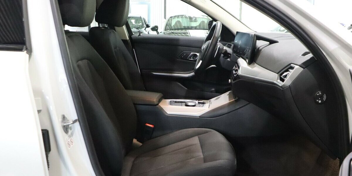 BMW 320d LIMOUSINE xDrive BUSINESS / CURVED / LED 68.000 km 29.555 &euro; Hamm 59077