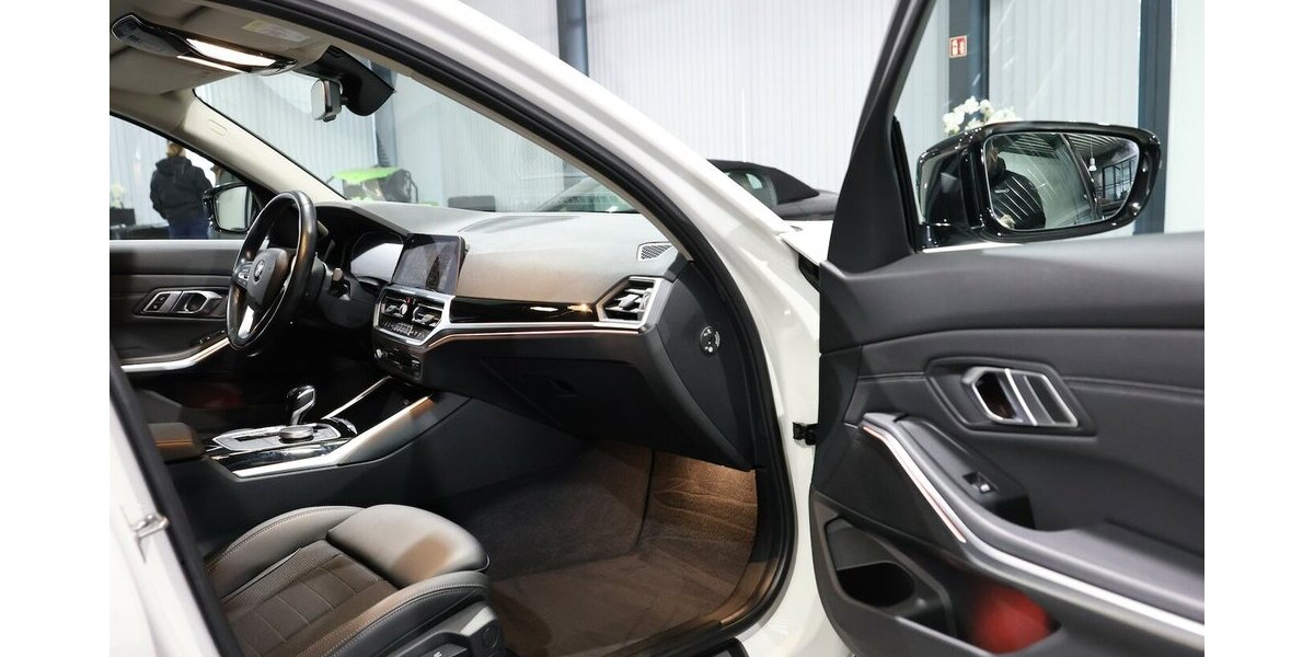 BMW 318d SPORT-LINE / LEDER, LIVE-COCKPIT-PRO, LED 107.000 km 27.333 &euro; Hamm 59077