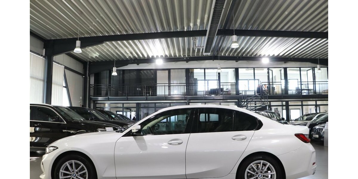 BMW 320d LIMOUSINE xDrive BUSINESS / CURVED / LED 68.000 km 29.555 &euro; Hamm 59077